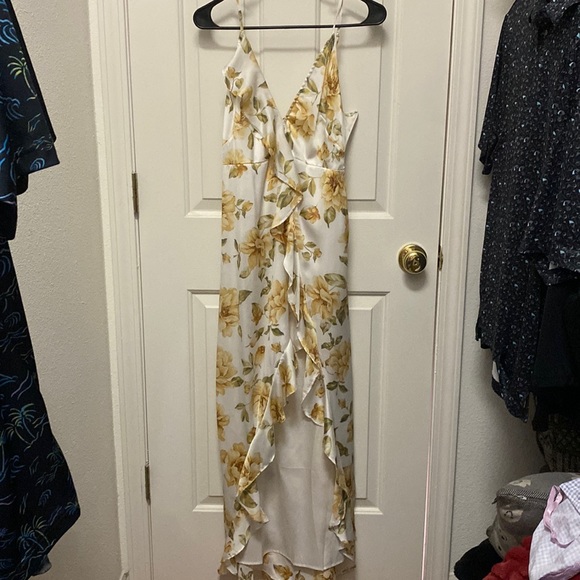 Your lightweight sleek summer dress of your dreams! - Picture 1 of 4
